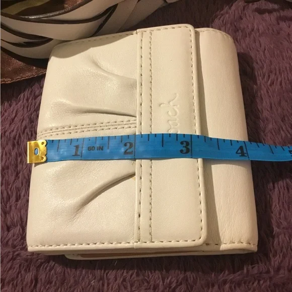 Vintage EUC White Leather Soho Pleated Leather Coach Bifold Wallet - Picture 13 of 16